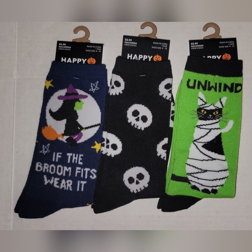 Spooky Socks colorful flying witches Moon Black cat Mummy Skulls Green